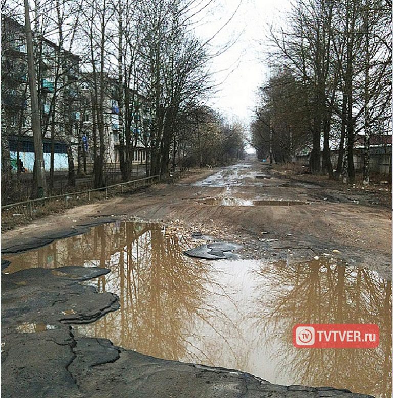 В Тверской области за полтора месяца до Дня Победы разваливается мемориал на братском захоронении