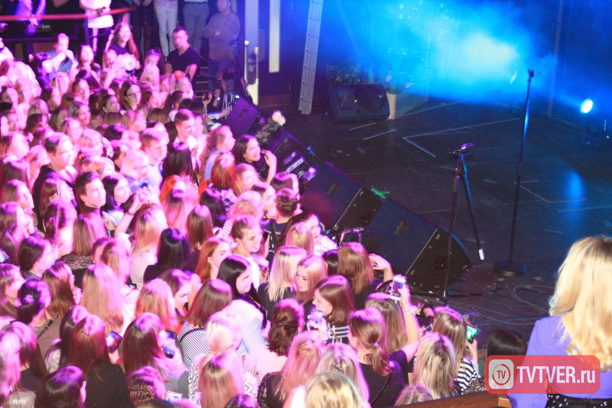 Концерт Ольги Бузовой в Твери вызвал ажиотаж среди фанатов и собрал полный аншлаг