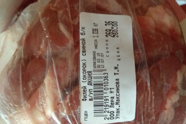 На прилавке магазина в Тверской области снова обнаружили мясо из будущего