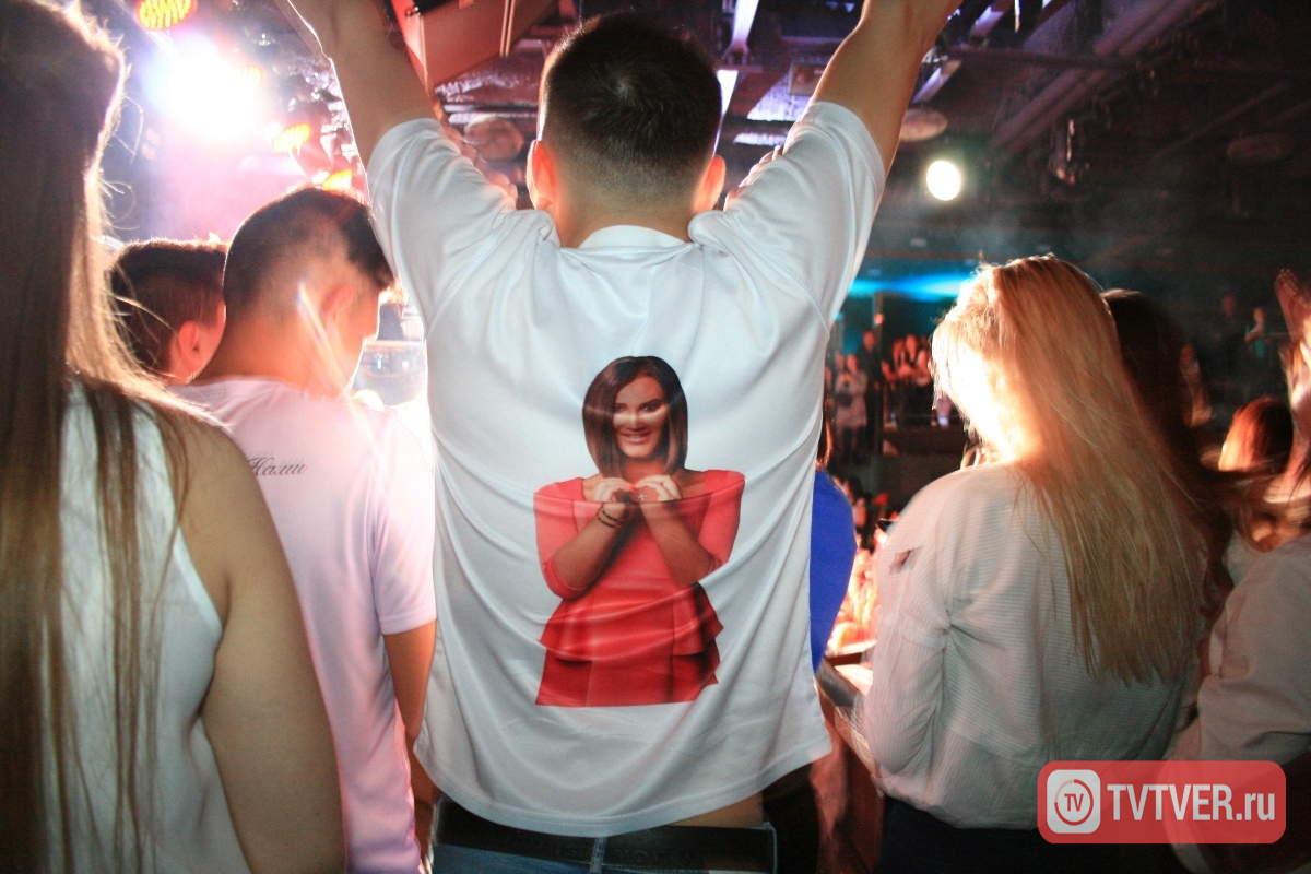 Концерт Ольги Бузовой в Твери вызвал ажиотаж среди фанатов и собрал полный аншлаг