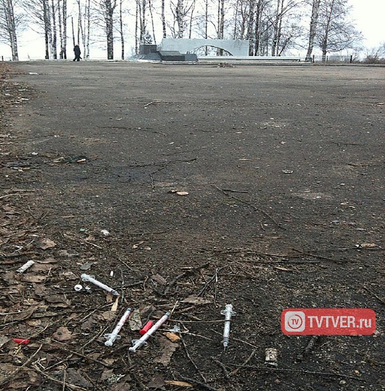 В Тверской области за полтора месяца до Дня Победы разваливается мемориал на братском захоронении