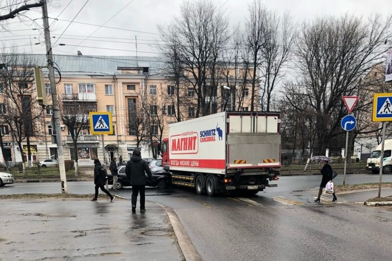 Тверь грузовик. Фура магнит.