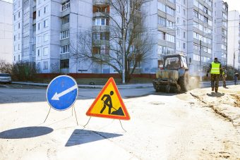 В Твери убирают смет с городских улиц