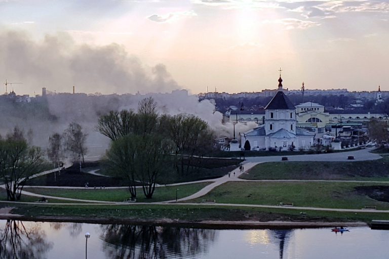 В Твери загорелась трапезная Покровского храма