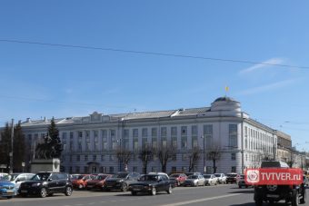 Когда на торгах разыгрывается 300 миллионов народных денег,  в Минстрое Тверской области могут непрошеных гостей и из здания вышвырнуть