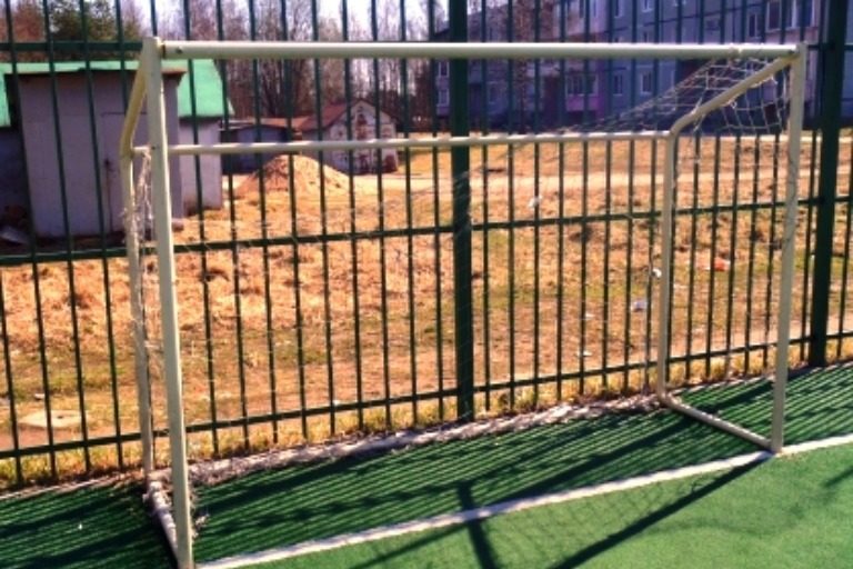 В Тверской области футбольные ворота упали на несовершеннолетнего ребёнка