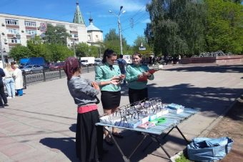 В Твери нелегально торгуют трикотажем, очками и продуктами питания