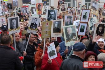 Видео грандиозного шествия в центре Твери: «Бессмертный полк» собрал более 35 тысяч человек