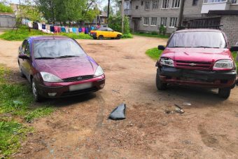 В Бежецке столкнулись Chevrolet Niva и Ford Focus