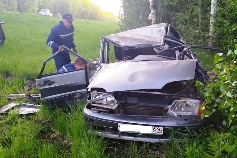 В ДТП на трассе М-9 в Тверской области погибли два человека