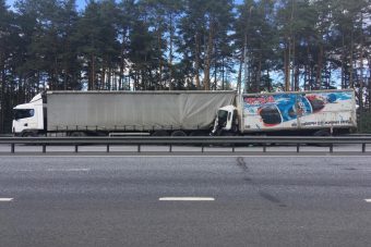 Уснувший дальнобойщик устроил ДТП на М-10 в Тверской области