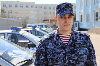 Сотрудник Росгвардии в Твери помог потушить пожар Сотрудник Росгвардии в Твери помог потушить пожар