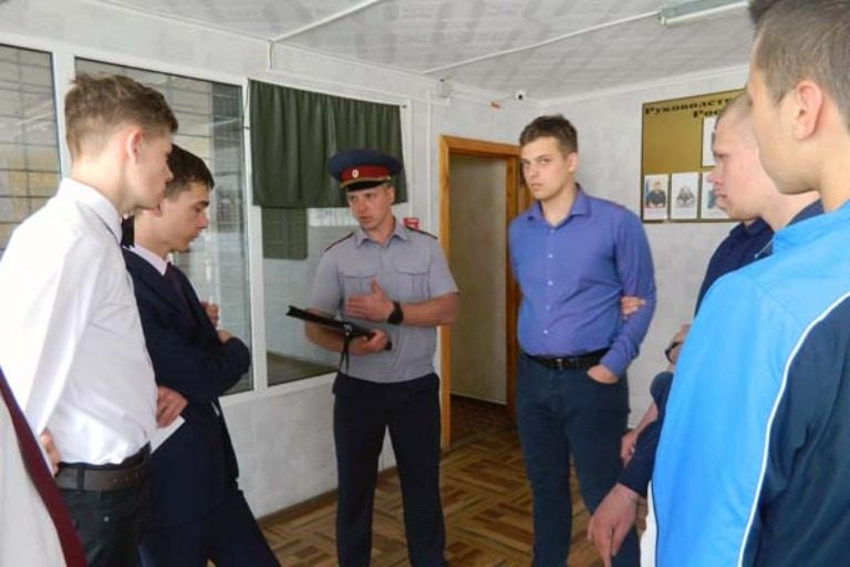 Экскурсия мечты: в Тверской области школьников свозили в лечебное учреждение, где содержат наркоманов и алкоголиков