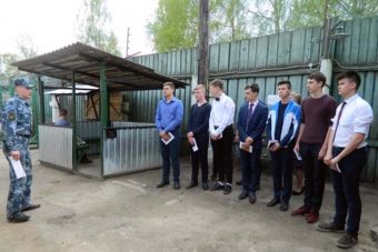 Экскурсия мечты: в Тверской области школьников свозили в лечебное учреждение, где содержат наркоманов и алкоголиков