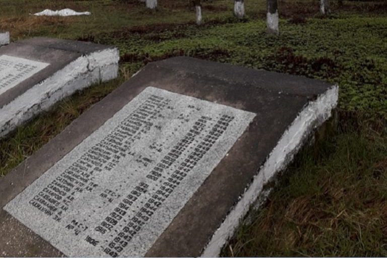 В Тверской области люди своими силами и за свой счет восстановили разрушавшийся мемориал на братском захоронении