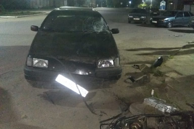 В Тверской области водитель скутера получил тяжелые травмы после столкновения с легковушкой
