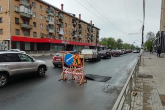 Троллейбусы перестали ходить в Южный и на вокзал из-за провала асфальта на Волоколамке в Твери