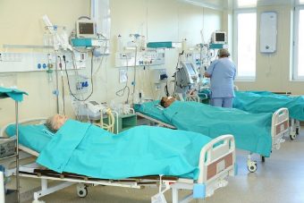 Родственникам разрешили посещать своих близких в палате реанимации