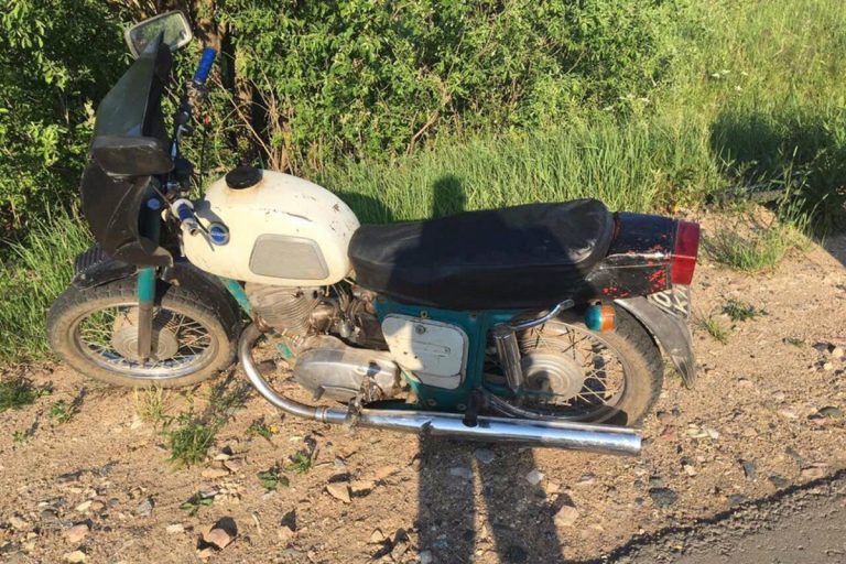 Под Тверью за подростком на мотоцикле гонялись полицейские, а в Вышнем Волочке несовершеннолетнего на мопеде сбил пенсионер