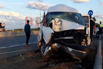 В ночном ДТП под Тверью пострадали 8 человек