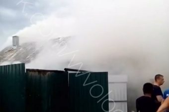 Удар молнии спровоцировал пожар в Вышнем Волочке