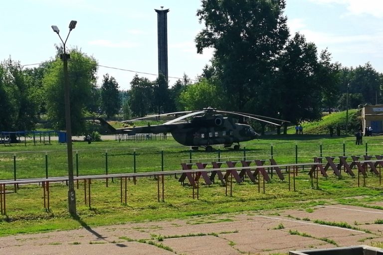 В Твери возле Обелиска Победы приземлился вертолет