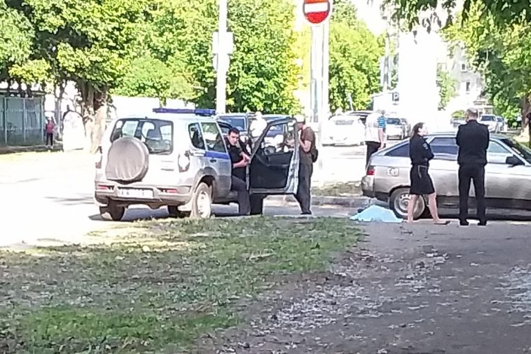 В Твери возле больницы нашли труп мужчины