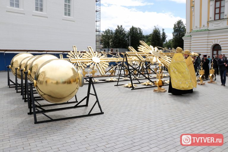 В Твери освящены кресты возрождаемого Спасо-Преображенского собора
