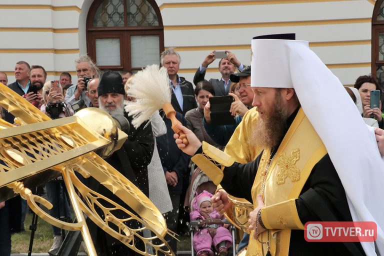 В Твери освящены кресты возрождаемого Спасо-Преображенского собора