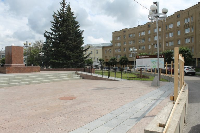 В Твери на площади у стелы "Город воинской славы" начались ремонтные работы