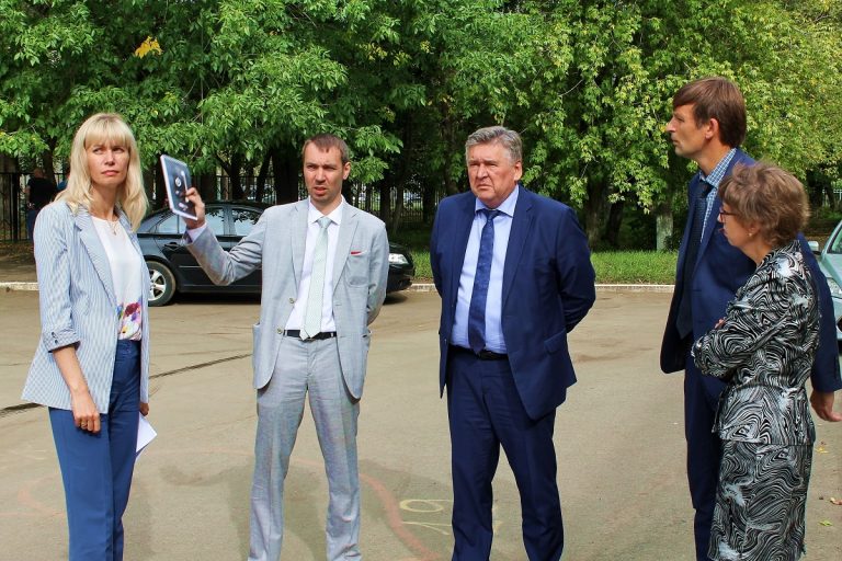 Глава Твери Алексей Огоньков проверил школы на готовность к учебному году