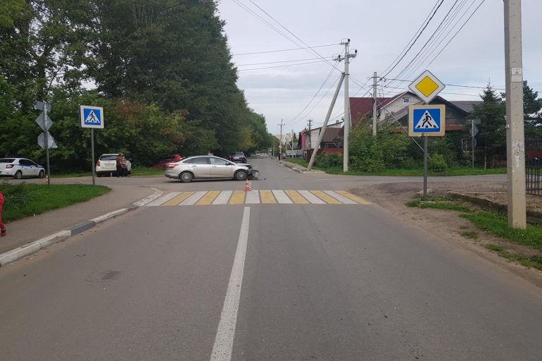 Двое детей пострадали при столкновении легковушек в Твери