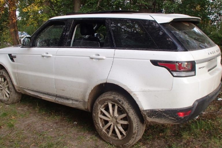 В Тверской области задержали Range Rover, который у бизнесвумен из Ленинградской области угнал ее сожитель
