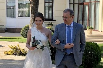 Экс-губернатор Тверской области "передал старшую дочь в надежные руки"