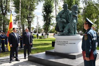 В Твери открыли памятник "Пожарным и спасателям"