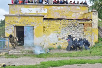 В день ВДВ тверские спецназовцы "ликвидировали" опасных преступников