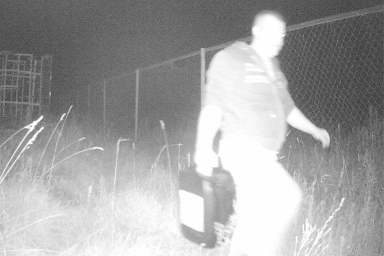 Жители Тверской области воровали бензин из цистерны на АЗС