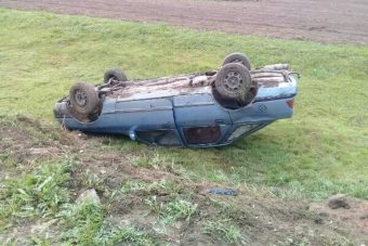 На повороте под Тверью две встречные машины не разъехались и улетели в кювет На повороте под Тверью две встречные машины не разъехались и улетели в кювет