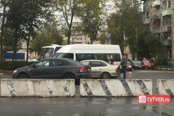 В Твери маршрутка протаранила иномарку