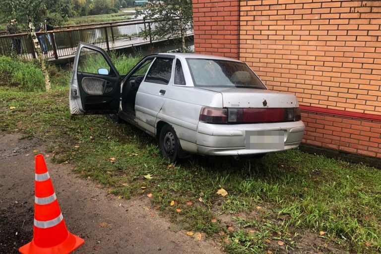 Водители в Тверской области забыли, что такое дождь и попадают в аварии