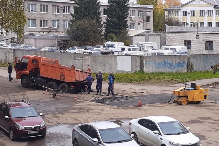КАМАЗ провалился