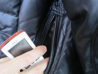 В Тверской области охранник электрички украл у спящего пассажира телефон