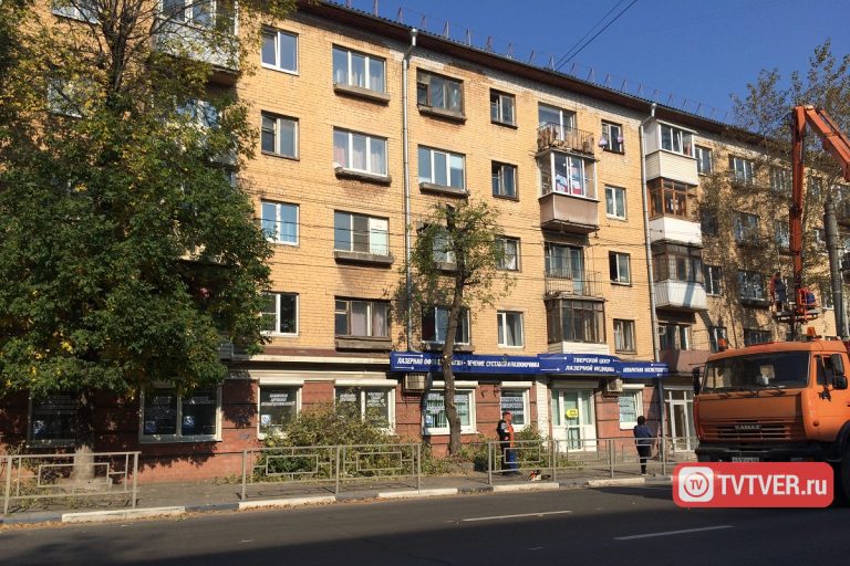 Часть Волоколамского проспекта в Твери перекрыта из-за опасных деревьев