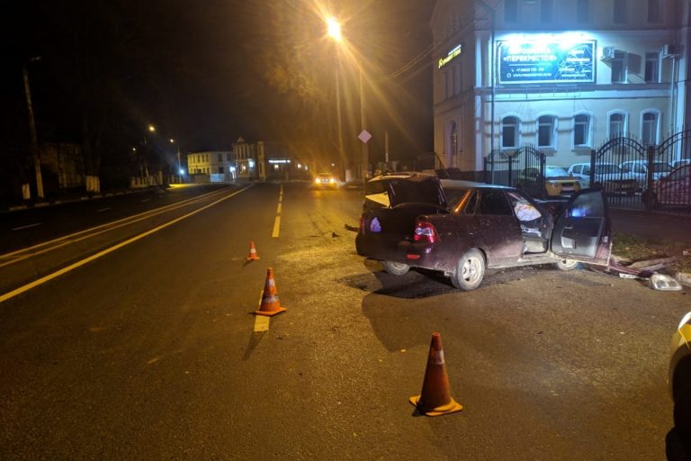 В Твери на проспекте Калинина столкнулись две легковушки