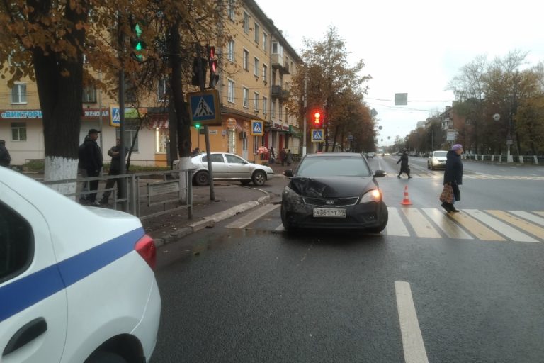 В Твери сбили школьника, идущего по тротуару