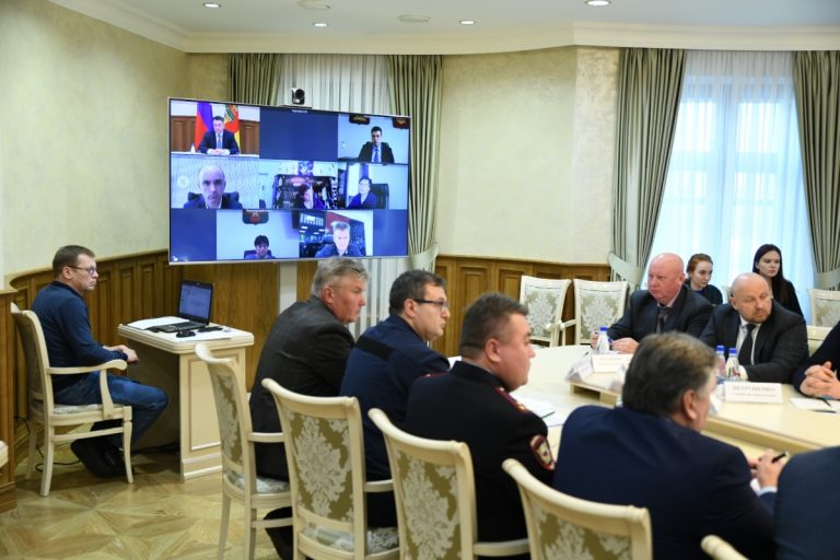 Губернатор Игорь Руденя провел заседание КЧС в связи с отключением электроэнергии в населенных пунктах региона из-за ураганного ветра