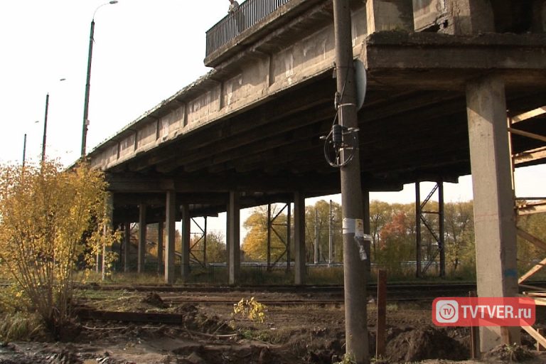 Губернатор Тверской области проверил, как ремонтируется Крупский мост