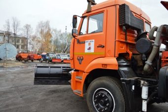 За ночь на дороги Твери было вылито более 300 тонн соляного раствора