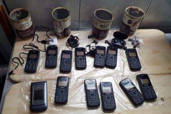 Осужденному в Тверской области пытались передать телефоны в банках из-под тушенки