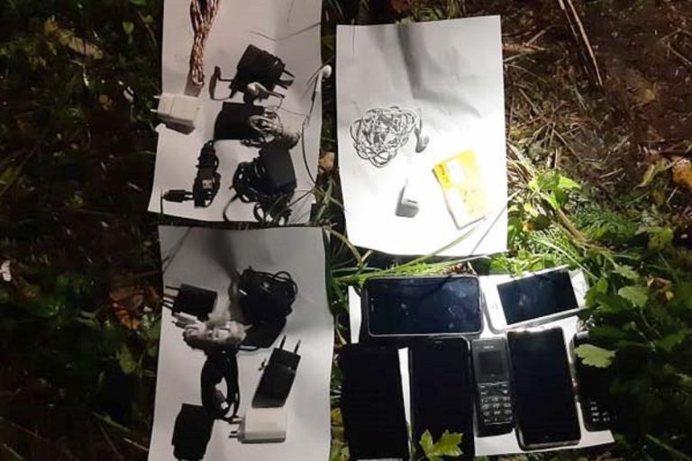 В Торжке задержаны две мужчин, пытавшихся перебросить телефоны в исправительную колонию